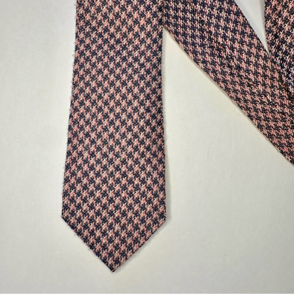BRUNO MARCHESI Silk Cotton Textured Navy & Pink Houndstooth Classic Tie, 3” - Picture 7 of 7